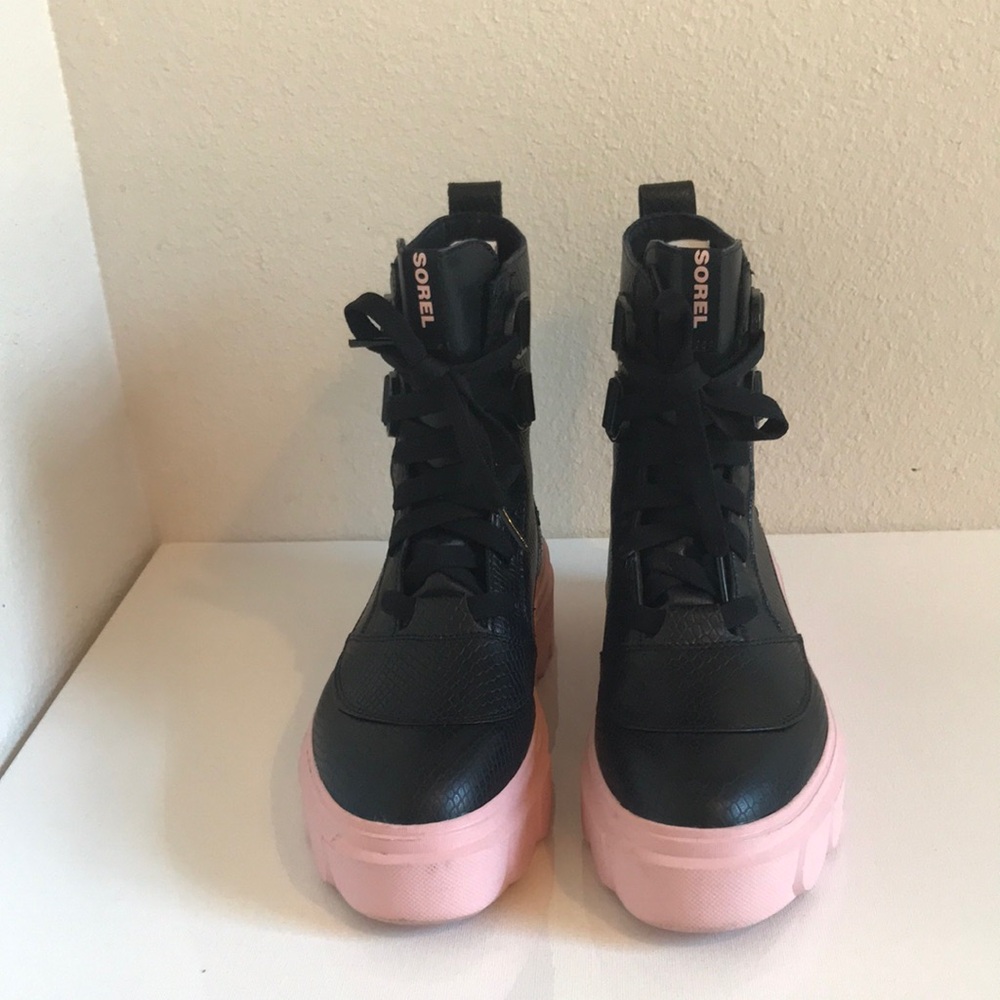 Sorel Black and Pink Ankle Waterproof Rain Boots - Women’s 9 - Picture 2 of 7